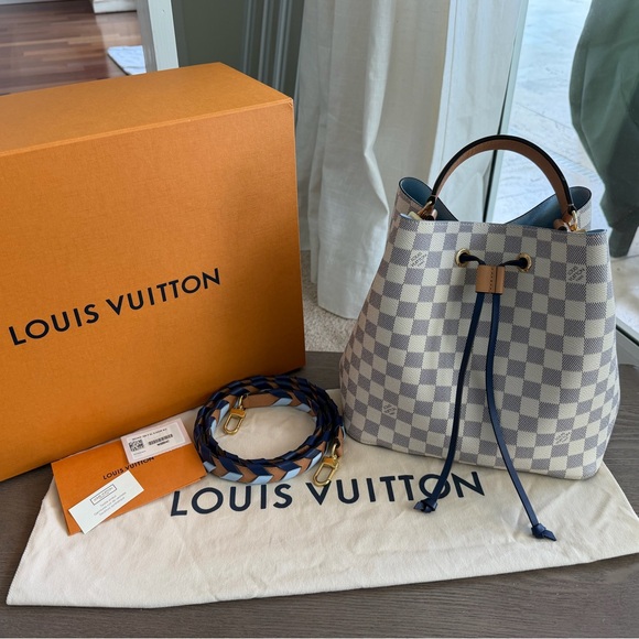 Louis Vuitton NeoNoe MM in Azur Blue Damier w/braided strap and top handle - Picture 1 of 13